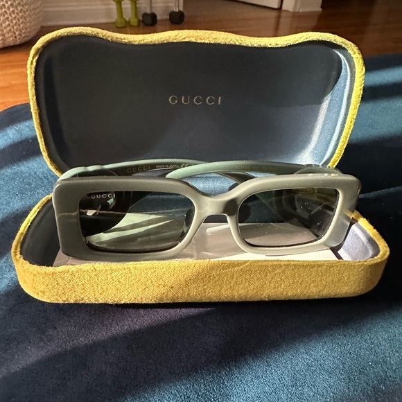 Gucci Sunglasses - Picture 5 of 7